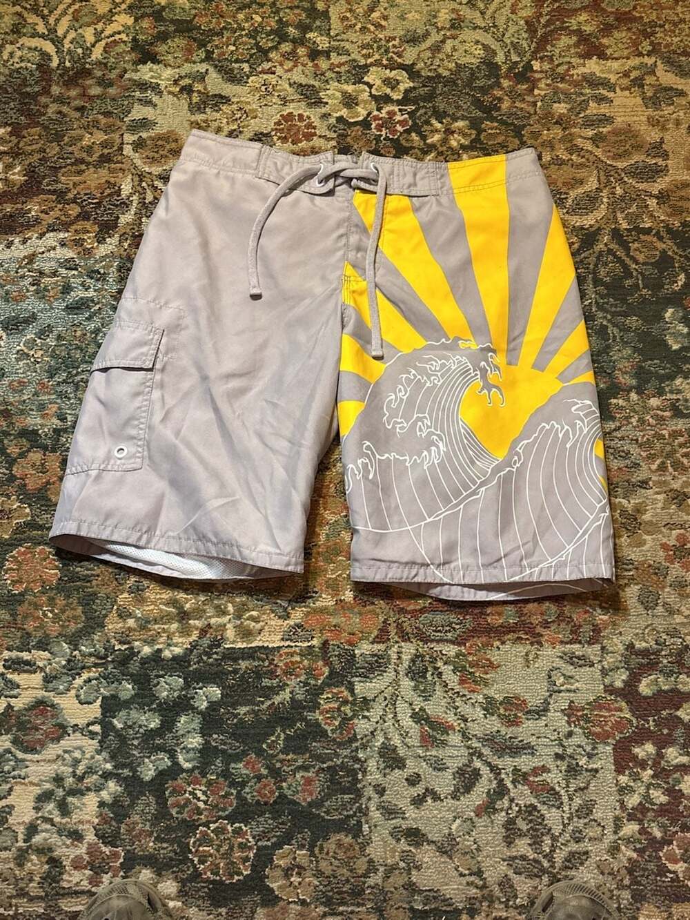 Y2K Old Navy Mens Gray and Yellow Wave Print Board Shorts